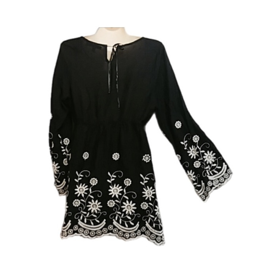 Romeo & Juliet Embroidered Black/White Lined Dress NWT - Picture 4 of 6